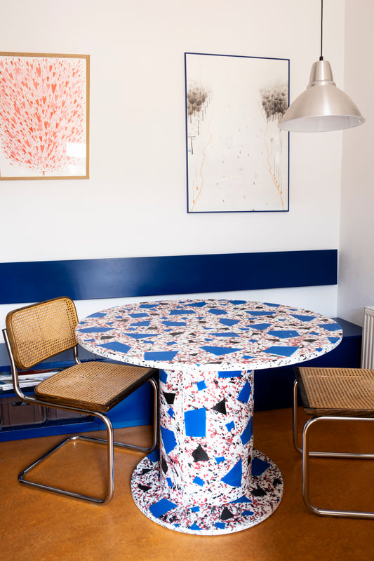 Table for Ada and Jurij